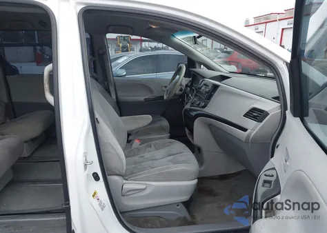 2014 Toyota Sienna L V6 7 Passenger z USA, uszkodzony, nr VIN 5TDZK3DC9ES407357